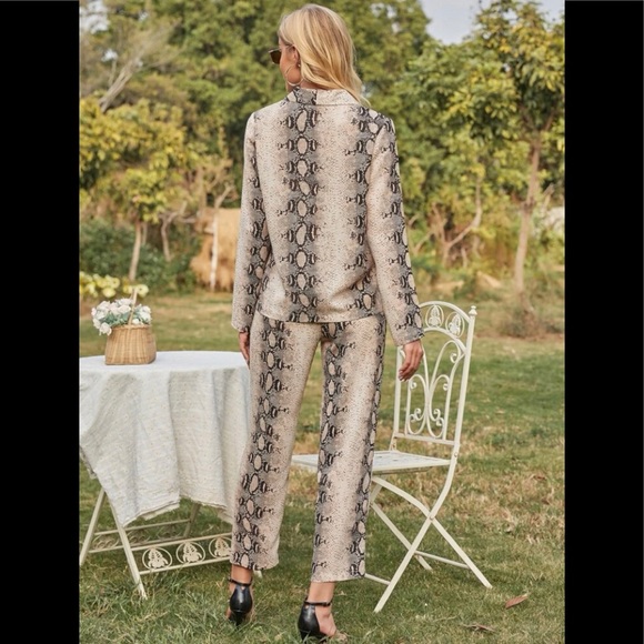 NWOT SNAKESKIN Coordinates - Picture 4 of 11